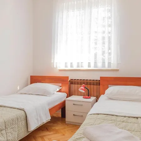 Holiday home 3 Bedroom Gorgeous In Vinjani Gornji Aracici
