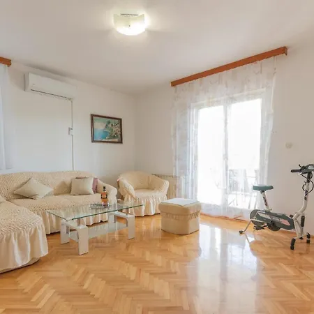Holiday home 3 Bedroom Gorgeous In Vinjani Gornji *