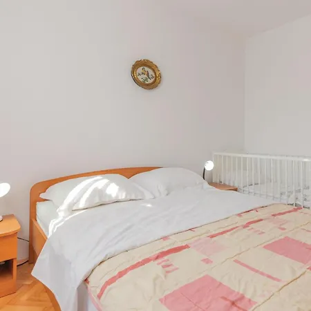 Holiday home 3 Bedroom Gorgeous In Vinjani Gornji Aracici