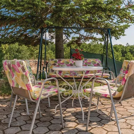 3 Bedroom Gorgeous In Vinjani Gornji Holiday home Aracici
